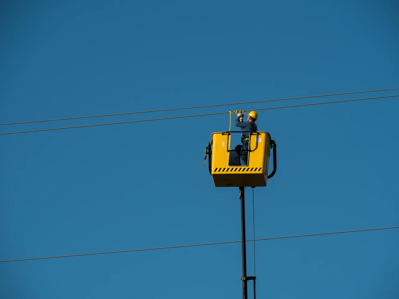electricians, cables, high voltage, electricity, danger, risk, jobs, electricians, electricity, risk, risk, risk, risk, risk, jobs, jobs, jobs. Cash flow for an electrical contractor business: the books an owner has to keep