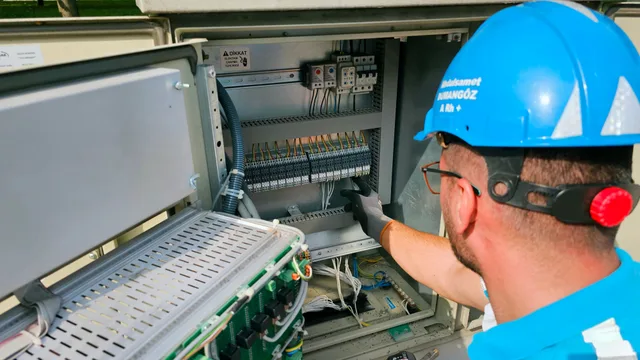 An electrician works on an outdoor fusebox, ensuring safety and functionality. How an electrical contractor business turns customers into referrals